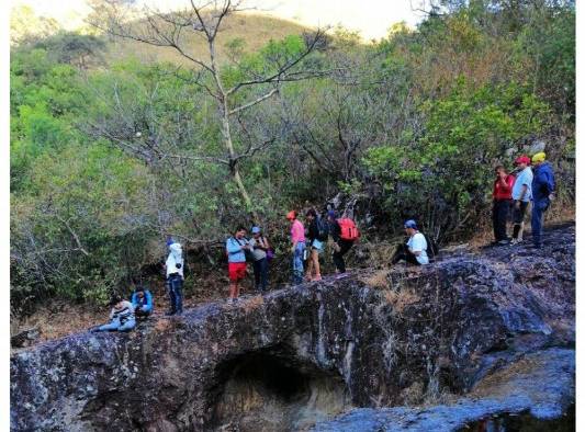 Durante la travesía encuentras el chorro Las Mesitas. Durante la travesía encuentras el chorro Las Mesitas.