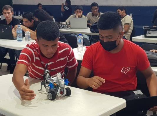La demanda de futuros profesionales en el campo de la programación, la computación y la ciencia diversificada es un gran reto. La demanda de futuros profesionales en el campo de la programación, la computación y la ciencia diversificada es un gran reto.