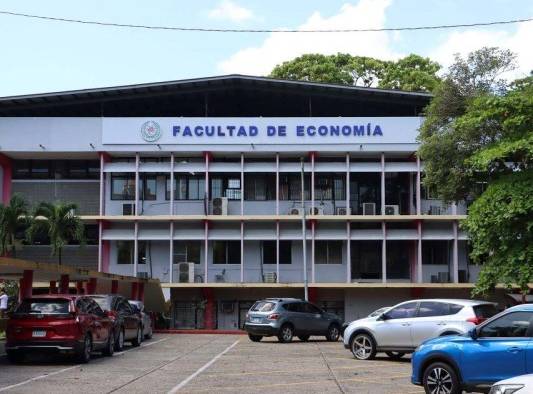Los profesores demandan que las negociaciones resultantes de una nueva fase democrática y transparente rompan con las reglas de juego neocolonial. Los profesores demandan que las negociaciones resultantes de una nueva fase democrática y transparente rompan con las reglas de juego neocolonial.