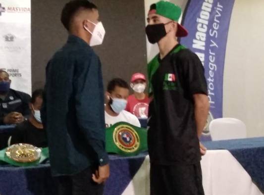Félix ‘Chinito’ Moreno, de Panamá (i), peleará en el pleito coestelar ante el mexicano Alejandro ‘Canito’ Espinoza. Félix ‘Chinito’ Moreno, de Panamá (i), peleará en el pleito coestelar ante el mexicano Alejandro ‘Canito’ Espinoza.