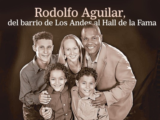 Rodolfo con su familia. Su esposa Jodi, sus hijos Daniel y los mellizos David y Derek. Rodolfo con su familia. Su esposa Jodi, sus hijos Daniel y los mellizos David y Derek.