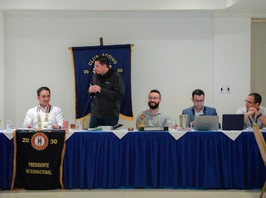 ‘La columna vertebral de la democracia es un sistema de justicia fuerte, independiente y con capacidad de hacer su trabajo’, dijo Carrizo. ‘La columna vertebral de la democracia es un sistema de justicia fuerte, independiente y con capacidad de hacer su trabajo’, dijo Carrizo.