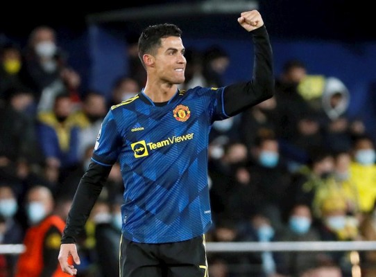 El delantero portugues del Manchester United Cristiano Ronaldo celebra su gol ante el Villarreal durante el partido de Liga de Campeones. El delantero portugues del Manchester United Cristiano Ronaldo celebra su gol ante el Villarreal durante el partido de Liga de Campeones.