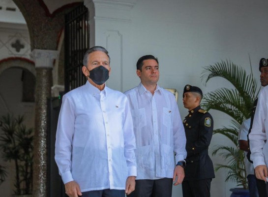 El presidente de la República, Laurentino Cortizo, junto al vicepresidente José Gabriel Carrizo Jaén. El presidente de la República, Laurentino Cortizo, junto al vicepresidente José Gabriel Carrizo Jaén.