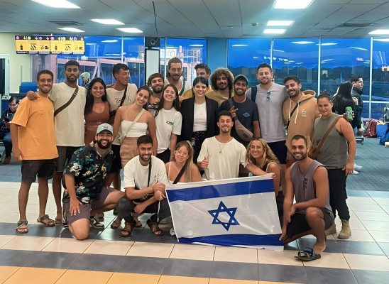 Los jóvenes van con el deseo de proteger a los ciudadanos de Israel. Los jóvenes van con el deseo de proteger a los ciudadanos de Israel.