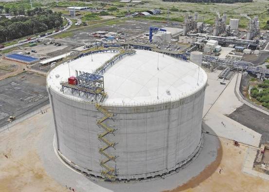 El tanque puede almacenar suficiente gas para abastecer la región. El tanque puede almacenar suficiente gas para abastecer la región.