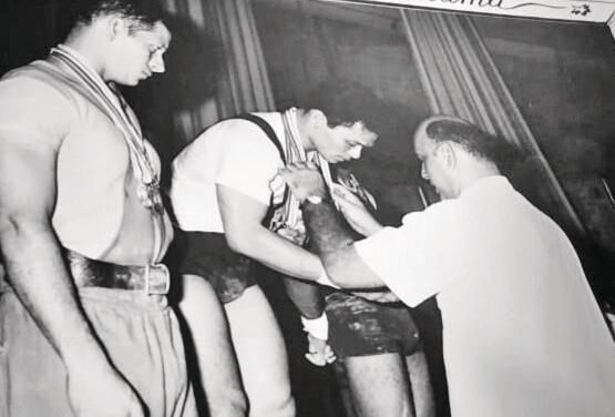 Lee, arquitecto de profesión, fue directivo de Pandeportes durante la administración de Ernesto Pérez Balladares. Lee, arquitecto de profesión, fue directivo de Pandeportes durante la administración de Ernesto Pérez Balladares.