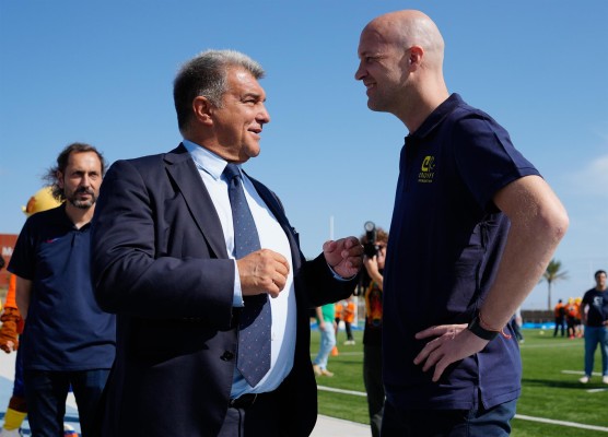 El presidente del FC Barcelona, Joan Laporta, junto al director deportivo del club, Jordi Cruyff (d), en la Fundación Cruyff. El presidente del FC Barcelona, Joan Laporta, junto al director deportivo del club, Jordi Cruyff (d), en la Fundación Cruyff.