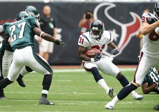 Desde 1963 la NFL reconoce a sus jugadores más destacados con la entrada al recinto ubicado en Canton, Ohio, Estados Unidos. Desde 1963 la NFL reconoce a sus jugadores más destacados con la entrada al recinto ubicado en Canton, Ohio, Estados Unidos.