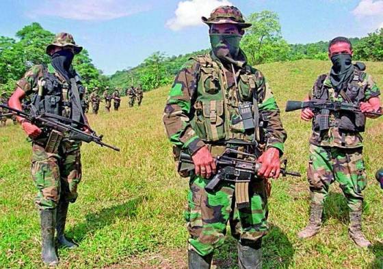 Uribe es vinculado con delitos de lesa humanidad por varios exjefes de la banda paramilitar, Autodefensas Unidas de Colombia (AUC). Uribe es vinculado con delitos de lesa humanidad por varios exjefes de la banda paramilitar, Autodefensas Unidas de Colombia (AUC).