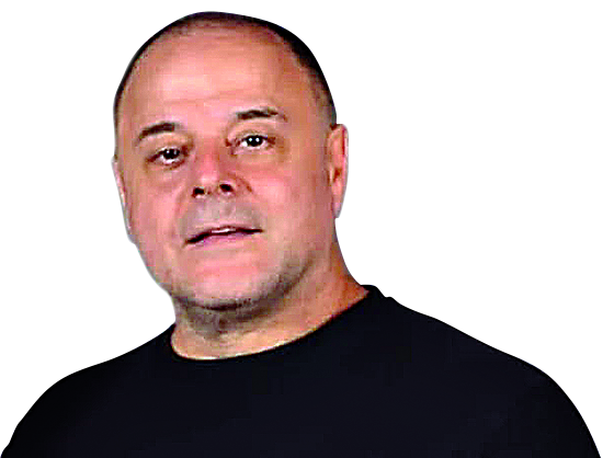 Sasa Adeamovic es el director artístico del Ballet Nacional de Panamá. Sasa Adeamovic es el director artístico del Ballet Nacional de Panamá.