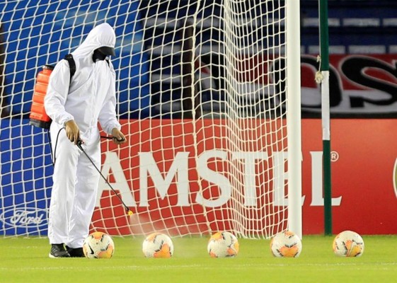 El sindicato FIFPro denunció este miércoles el impacto de la pandemia sobre las futbolistas, expuestas a recortes salariales y a la pérdida de sus puestos de trabajo. | El sindicato FIFPro denunció este miércoles el impacto de la pandemia sobre las futbolistas, expuestas a recortes salariales y a la pérdida de sus puestos de trabajo. |