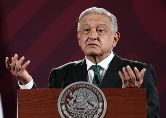 El presidente de México, Andrés Manuel López Obrador, habla hoy durante una rueda de prensa en Palacio Nacional, en Ciudad de México (México). El presidente de México, Andrés Manuel López Obrador, habla hoy durante una rueda de prensa en Palacio Nacional, en Ciudad de México (México).