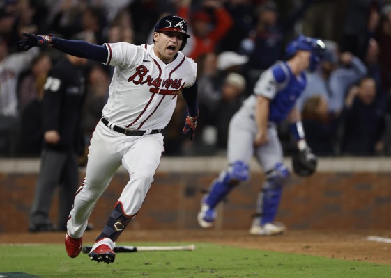 El bateador de los Bravos de Atlanta Austin Riley El bateador de los Bravos de Atlanta Austin Riley