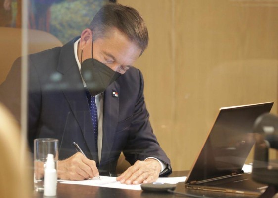 Cortizo sanciona la ley para el reintegro de los trabajadores con contratos suspendidos Cortizo sanciona la ley para el reintegro de los trabajadores con contratos suspendidos