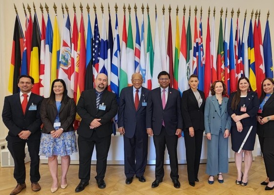 Alexander sostuvo reuniones con delegados del organismo internacional los días 20 y 23 de junio. Alexander sostuvo reuniones con delegados del organismo internacional los días 20 y 23 de junio.