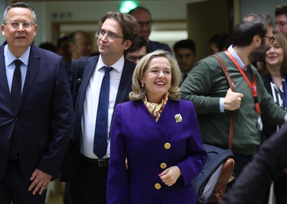 La vicepresidenta primera y ministra de Asuntos Económicos y Transformación Digital española en funciones, Nadia Calviño, durante la reunión hoy de ministros de Finanzas del Eurogrupo en Bruselas, Bélgica. La vicepresidenta primera y ministra de Asuntos Económicos y Transformación Digital española en funciones, Nadia Calviño, durante la reunión hoy de ministros de Finanzas del Eurogrupo en Bruselas, Bélgica.