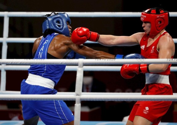 La panameña, Atheyna Bylon (i) frente a la británica, Lauren Price (d) en los cuartos de final de los Juegos Olímpicos Tokio 2020. La panameña, Atheyna Bylon (i) frente a la británica, Lauren Price (d) en los cuartos de final de los Juegos Olímpicos Tokio 2020.
