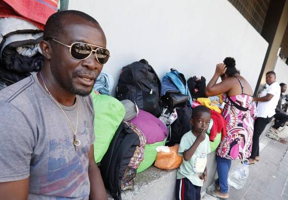 Una familia de migrantes de origen haitiano permanece en un campamento hoy, en Ciudad de México (México). Una familia de migrantes de origen haitiano permanece en un campamento hoy, en Ciudad de México (México).