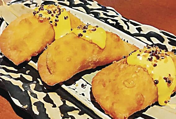 Empanadas de ají de gallina Empanadas de ají de gallina