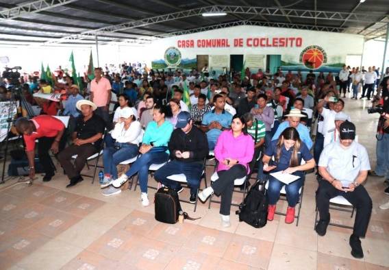 Los moradores esperan que los beneficios de la mina también permeen a las comunidades. Los moradores esperan que los beneficios de la mina también permeen a las comunidades.
