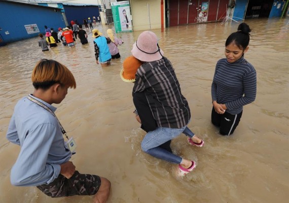 Al menos 123 muertos por las inundaciones en Vietnam y Camboya Al menos 123 muertos por las inundaciones en Vietnam y Camboya