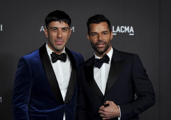 Foto de archivo del cantante Ricky Martin (d) y su exesposo Jwan Yosef (i). Foto de archivo del cantante Ricky Martin (d) y su exesposo Jwan Yosef (i).