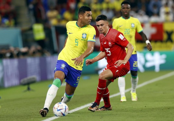 Casemiro manda a Brasil a octavos. Casemiro manda a Brasil a octavos.