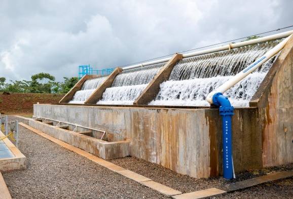 En la actualidad, el consumo promedio de agua potable per cápita en Arraiján es de 100 galones o 370 litros. En la actualidad, el consumo promedio de agua potable per cápita en Arraiján es de 100 galones o 370 litros.