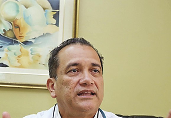 Domingo Moreno. Médico. Es ginecólogo obstetra. Es dirigente de la Comisión Médica Negociadora Nacional e integra la Comisión de Alto Nivel que analiza el sistema de salud. Domingo Moreno. Médico. Es ginecólogo obstetra. Es dirigente de la Comisión Médica Negociadora Nacional e integra la Comisión de Alto Nivel que analiza el sistema de salud.