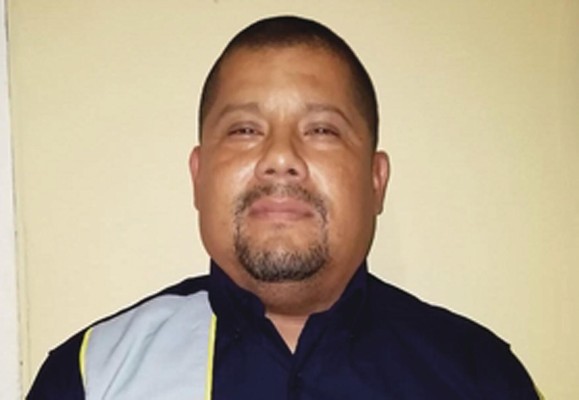 Faustino De León. Transportista. Es el presidente y representante legal de la cooperativa Radio Taxi Concordia e impulsa la tecnología en su servicio. Faustino De León. Transportista. Es el presidente y representante legal de la cooperativa Radio Taxi Concordia e impulsa la tecnología en su servicio.