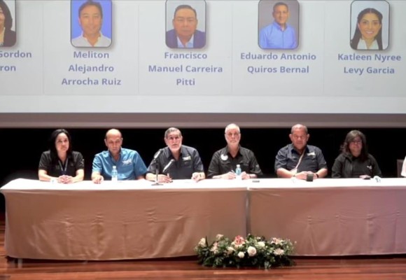 Rodríguez, Gordón y Arrocha fueron anunciados por el Tribunal Electoral por ser los precandidatos que más firmas recogieron. Rodríguez, Gordón y Arrocha fueron anunciados por el Tribunal Electoral por ser los precandidatos que más firmas recogieron.