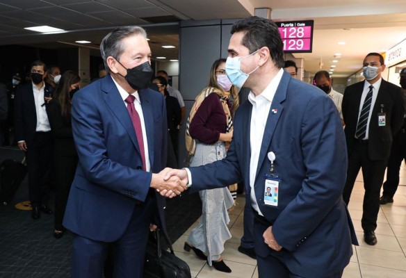 Los especialistas del MD Anderson le han recomendado al mandatario continuar con el tratamiento. Los especialistas del MD Anderson le han recomendado al mandatario continuar con el tratamiento.