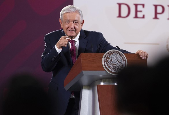 Fotografía cedida hoy, por la presidencia de México, del mandatario mexicano, Andrés Manuel López Obrador, durante una rueda de prensa en Palacio Nacional de la Ciudad de México (México). Fotografía cedida hoy, por la presidencia de México, del mandatario mexicano, Andrés Manuel López Obrador, durante una rueda de prensa en Palacio Nacional de la Ciudad de México (México).