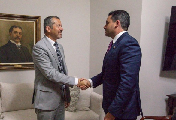 En la reunión Domínguez agradeció el apoyo del Gobierno panameño a su postulación. En la reunión Domínguez agradeció el apoyo del Gobierno panameño a su postulación.