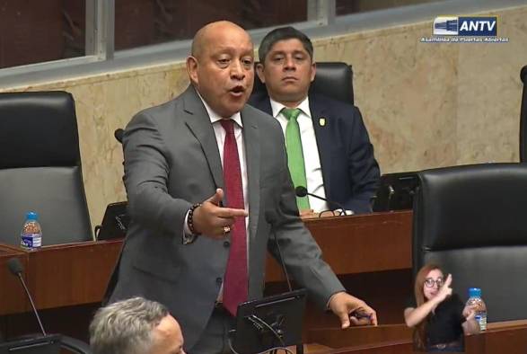 Para Crispiano Adames, la no asignación del presupuesto por parte del Gobierno, es una vulneración particular a los derechos democráticos del Órgano Legislativo. Para Crispiano Adames, la no asignación del presupuesto por parte del Gobierno, es una vulneración particular a los derechos democráticos del Órgano Legislativo.