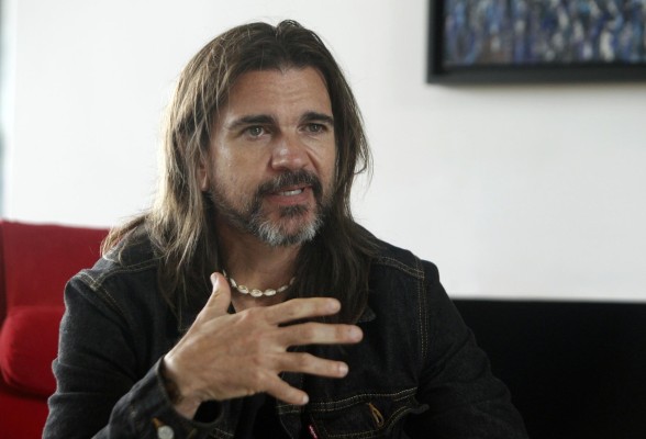 'La mayoría del tiempo le estamos prestando atención al cantante que está enfrente, pero detrás de ese intérprete hay una banda', dijo Juanes. 'La mayoría del tiempo le estamos prestando atención al cantante que está enfrente, pero detrás de ese intérprete hay una banda', dijo Juanes.