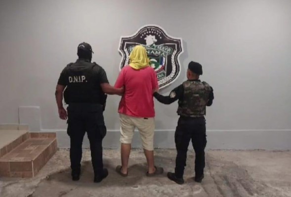 Policía Nacional aprehende en San Miguelito a hombre vinculado a una red internacional, mantenía en sus equipos más de 1,000 imágenes y videos de abuso sexual infantil. Policía Nacional aprehende en San Miguelito a hombre vinculado a una red internacional, mantenía en sus equipos más de 1,000 imágenes y videos de abuso sexual infantil.