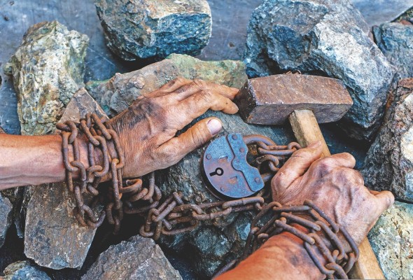 Luchar por condiciones dignas de trabajo es uno de los pilares para combatir la crisis económica. Luchar por condiciones dignas de trabajo es uno de los pilares para combatir la crisis económica.