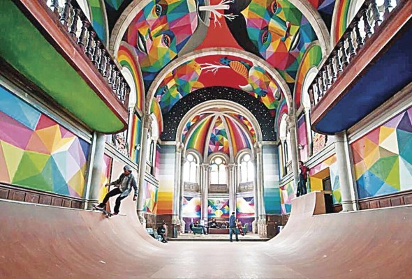 'Iglesia Skate', una de las obras más importantes del artista en la que convirtió una antigua iglesia en un 'skate park'. 'Iglesia Skate', una de las obras más importantes del artista en la que convirtió una antigua iglesia en un 'skate park'.