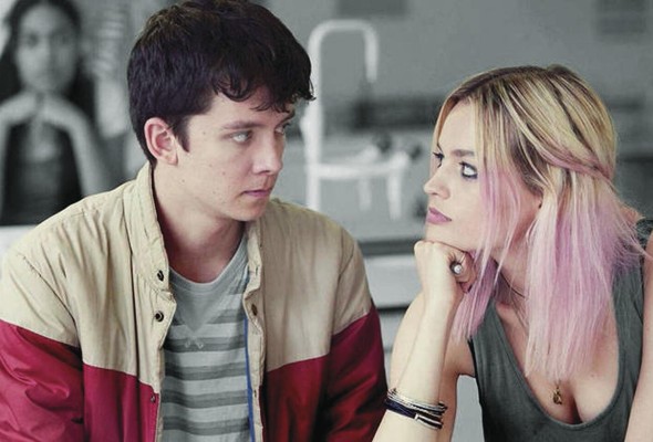Otis y Maeve, llevan a cabo una 'clínica sexual' en su escuela. Otis y Maeve, llevan a cabo una 'clínica sexual' en su escuela.