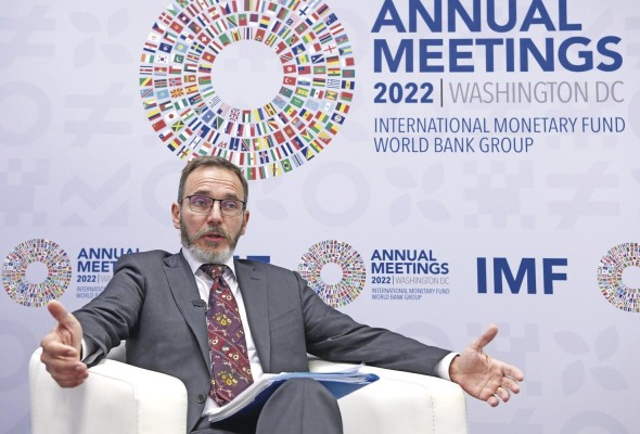 El director de investigación del Fondo Monetario Internacional (FMI), Pierre-Olivier Gourinchas, habla en una entrevista con EFE, en Washington. El director de investigación del Fondo Monetario Internacional (FMI), Pierre-Olivier Gourinchas, habla en una entrevista con EFE, en Washington.