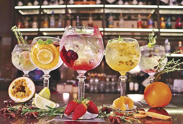 La propuesta del AC Lounge se une a una gran variedad de cocteles. La propuesta del AC Lounge se une a una gran variedad de cocteles.
