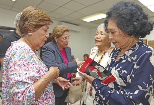 Los lectores serán llevados a reflexionar sobre lo imperante de unir fuerzas para construir una sociedad con equidad. Los lectores serán llevados a reflexionar sobre lo imperante de unir fuerzas para construir una sociedad con equidad.