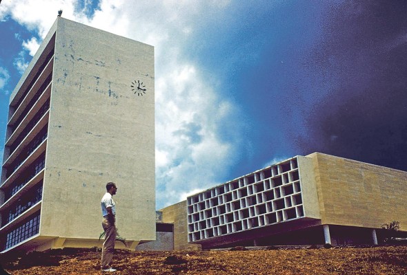 Biblioteca y Administración de la Ciudad Universitaria de la Universidad de Panamá Biblioteca y Administración de la Ciudad Universitaria de la Universidad de Panamá