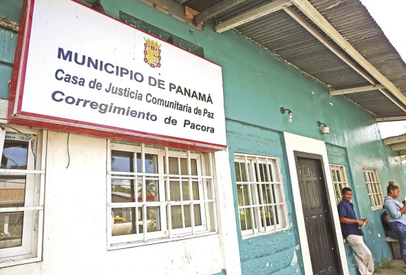 Los jueces de paz reemplazaron a los corregidores. Los jueces de paz reemplazaron a los corregidores.