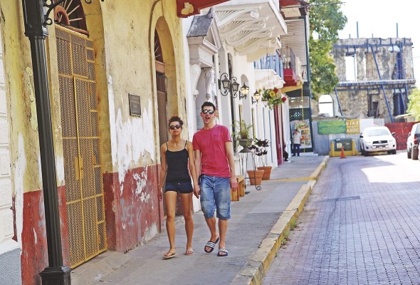 Lo visitan más de un millón de turistas cada año. Lo visitan más de un millón de turistas cada año.