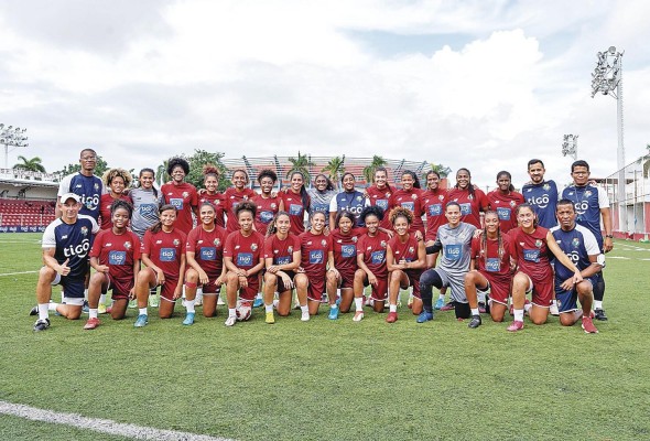 El plantel completo de la Selección Nacional Femenina que buscará su boleto al Mundial. El plantel completo de la Selección Nacional Femenina que buscará su boleto al Mundial.