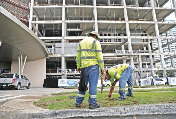 Trabajadores del sector construcción volvieron a sus labores este 7 de septiembre, tras casi seis meses de estar paralizado. Trabajadores del sector construcción volvieron a sus labores este 7 de septiembre, tras casi seis meses de estar paralizado.