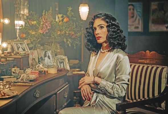 Fotograma cedido por TelevisaUnivision donde aparece Sandra Echeverría como la joven María Félix, durante una escena de la serie 'María Félix, La Doña'. Fotograma cedido por TelevisaUnivision donde aparece Sandra Echeverría como la joven María Félix, durante una escena de la serie 'María Félix, La Doña'.